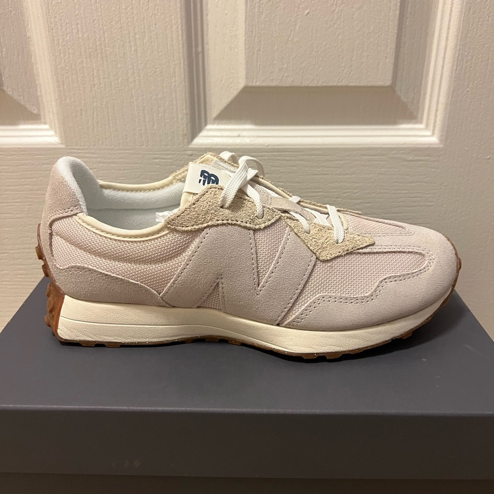 New Balance 327